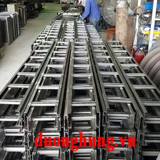 Thang cáp làm bằng thanh Unistrut